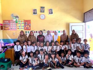 Mahasiswa KKN UBR Jambi Ajak Anak PAUD & TK Desa Arang-Arang Jadi Pahlawan Gizi