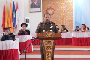 Pesan Menyentuh Kajati Jambi di Wisuda UNJA ke-121 : Ilmu Tanpa Adab tak Bernilai
