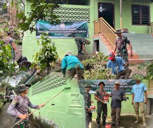 Sambut Ramadhan, Prajurit Korem 042/Gapu dan Warga karya bakti Serbu Langgar Al Falah