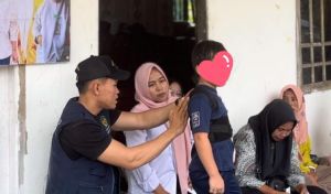 Waspada Punggung Melengkung! Mahasiswa UBR Kenalkan Apa Itu Skoliosis ke Ibu-Ibu di Muaro Jambi