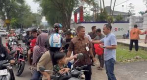 Jajaran Kejati Jambi 'Hadang' Pengguna Jalan hingga Didatangi Pasukan Orange : Ternyata, Ini Misinya