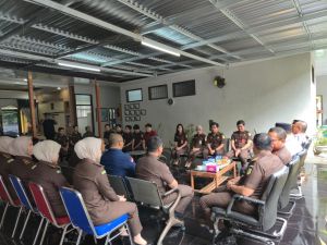 Pastikan Kedisiplinan Pegawai, Kajati Jambi Sidak Cabjari Batanghari di Muara Tembesi