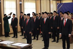 Kakanwil Kemenkum Jambi Lantik 44 Notaris Baru : Jaga Kepercayaan Masyarakat!