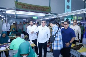 Menaker Sidak Perusahaan di Semarang