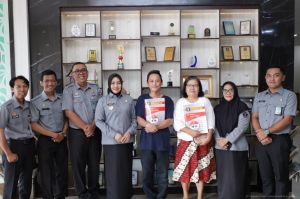 Susul Andi Alatas, Kemenkum Jambi Kembali Serahkan SK Kewarganegaraan RI kepada Ida & Kian Heng