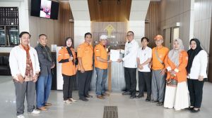 Komit Pelayanan Profesional, Kanwil Kemenkum Serahkan SKT PGR Jambi