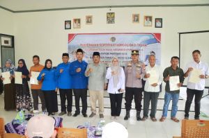 Bupati Anwar Sadat Serahkan 71 Sertifikat Tanah Konsolidasi untuk Warga Teluk Nilau