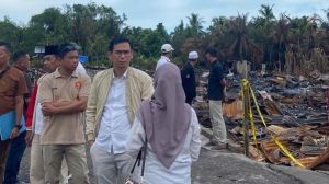Duka Teluk Nilau adalah Duka Kita: Pesan Haru Waka III DPRD Jambi FZ Saat Sambangi Korban Kebakaran