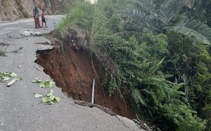Akses Utama Siau-Jangkat Putus Sebagian, Jalan Provinsi di Muaro Siau Amblas Diterjang Hujan