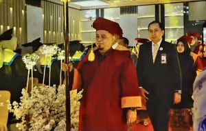 Kabar Gembira! LLDIKTI Wilayah X Ungkap Aturan Baru Penyelarasan Karier Dosen di Wisuda UBR Jambi