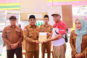 Bupati Anwar Sadat Serahkan Bantuan Kebakaran, Warga Teluk Nilau Dapat Bangkit Lagi!