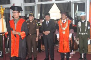 Hadiri Dies Natalis dan Wisuda UNJA, Wagub Sani Tekankan Peran Kampus dalam Pembangunan