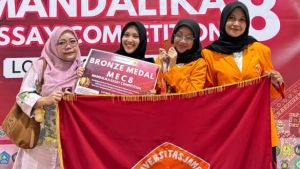 Keren! Tiga Srikandi FH UNJA Sukses Jinakkan Pemalsu Tenun Pakai Blockchain
