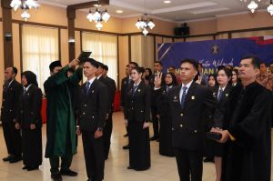 Kakanwil Kemenkum Jambi Kepada Pejabat Baru di Lantik : Jaga Integritas!