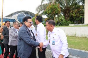 Kakanwil Kemenkum Jonson Siagian Sambut Kedatangan Wamenko Otto Hasibuan di Jambi