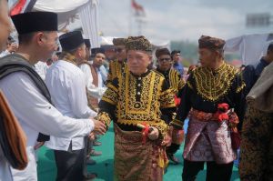 Gubernur Al Haris Dianugerahi Gelar Adat Kehormatan Depati Amanah Negroi Tanoh Sunge Pnoh