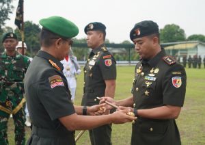 Tongkat Komando Yonif 142/Ksatria Jaya Resmi Berganti