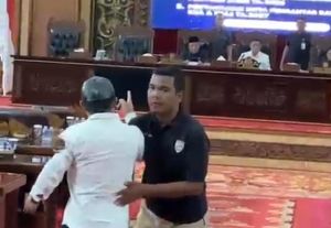 Interupsi Berani, Ketua TINDAK 'Geruduk' Rapat Paripurna DPRD Provinsi Jambi Terkait Anggaran Rp57 M