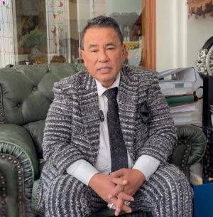 Sebut 'Lu Punya Otak Nggak Sih' : Pengecara Kondang Hotman Paris Akhirnya Minta Maaf Ke Wartawan