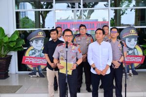 Bupati Batanghari Dampingi Penyerahan Bayi Gia yang Sempat Dijual Ayahnya di Mapolda Jambi