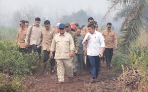 Presiden Prabowo Tinjau Langsung Titik Karhutla di Kalbar 