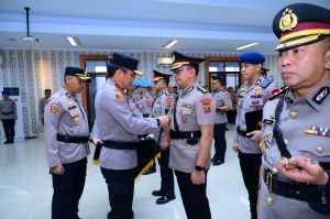 Kapolda Jambi Pimpin Serah Terima Jabatan Kabid Propam, Kabid Keu dan Tiga Kapolres