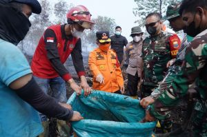 Londerang Kembali Terbakar, Gubernur bersama Rombongan Turun ke Lokasi, Uji Zat Pemadam Gambut