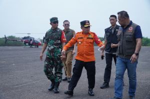 Gubernur Al Haris Bersama Danrem 042/Gapu Patroli Udara Tinjau Karhutla di Tanjab Timur