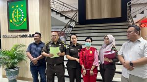 Setahun Lebih Buron, Yuliani Akhirnya Dijemput Tim Tabur Kejati Jambi Saat Bekerja di Sipin