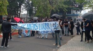 Mahasiswa Bergerak Tuntut Penanganan Karhutla, Demo Kantor Gubernur Jambi Ditutup