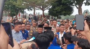 Ditengah Kepungan Asap, Wagub Sani Sambut Aspirasi Mahasiswa & Teken Pakta Integritas Karhutla